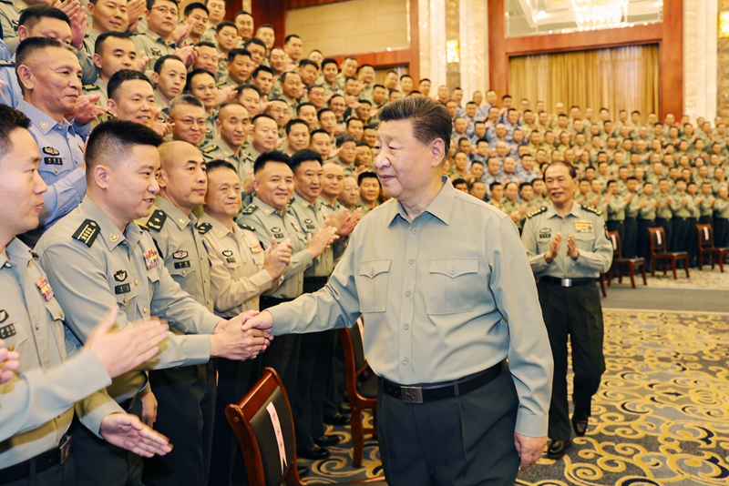 习近平在甘肃考察时强调
深化改革勇于创新苦干实干富民兴陇
奋力谱写中国式现代化甘肃篇章
途中在陕西宝鸡考察
蔡奇陪同考察「相关图片」