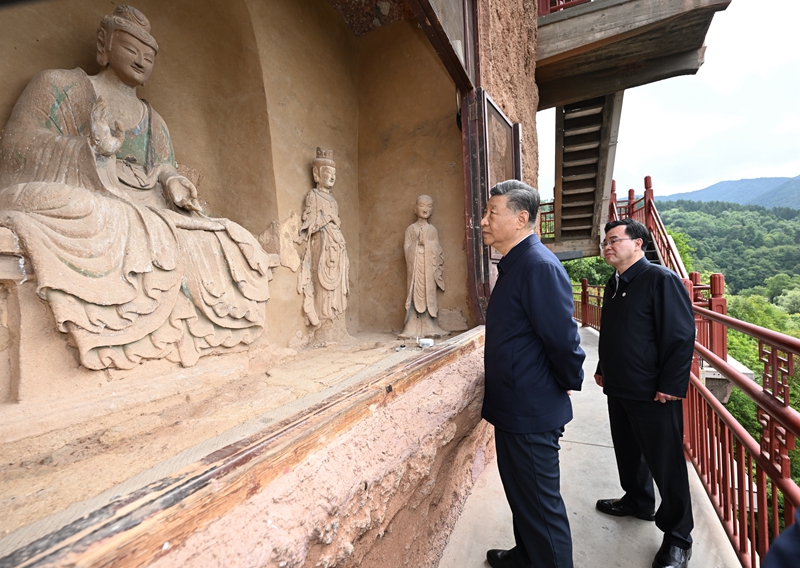 习近平在甘肃考察时强调
深化改革勇于创新苦干实干富民兴陇
奋力谱写中国式现代化甘肃篇章
途中在陕西宝鸡考察
蔡奇陪同考察「相关图片」