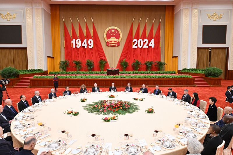 慶祝中華人民共和國(guó)成立75周年外國(guó)專(zhuān)家招待會(huì)舉行
丁薛祥出席并致辭「相關(guān)圖片」