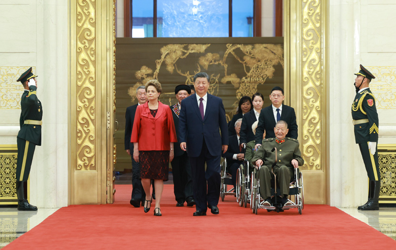 中華人民共和國(guó)國(guó)家勛章和國(guó)家榮譽(yù)稱號(hào)頒授儀式在京隆重舉行
習(xí)近平向國(guó)家勛章和國(guó)家榮譽(yù)稱號(hào)獲得者頒授勛章獎(jiǎng)?wù)虏l(fā)表重要講話
李強(qiáng)趙樂(lè)際王滬寧丁薛祥李希韓正出席 蔡奇主持「相關(guān)圖片」