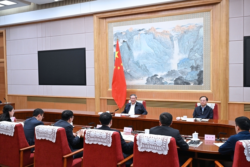 李強主持召開經濟形勢專家和企業(yè)家座談會「相關圖片」