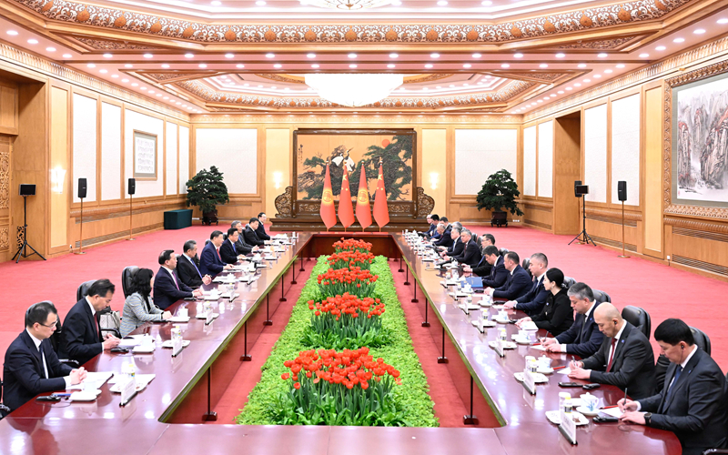 习近平同吉尔吉斯斯坦总统扎帕罗夫会谈「相关图片」