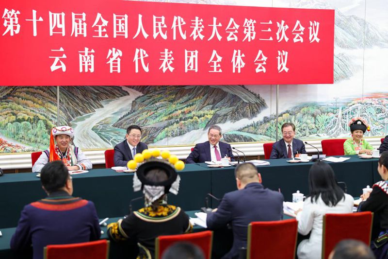 李強(qiáng)在參加云南代表團(tuán)審議時強(qiáng)調(diào)
發(fā)揮特色優(yōu)勢 加快轉(zhuǎn)型升級
在深化改革開放中走出高質(zhì)量發(fā)展新路子「相關(guān)圖片」