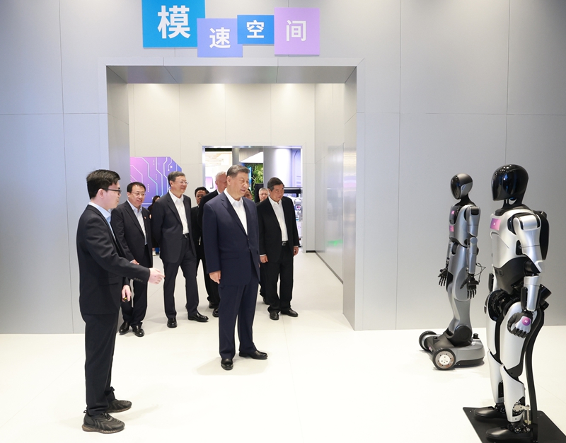 习近平在上海考察时强调
加快建成具有全球影响力的科技创新高地
蔡奇陪同考察「相关图片」