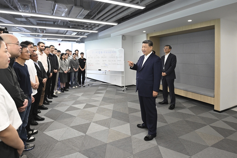 习近平在上海考察时强调
加快建成具有全球影响力的科技创新高地
蔡奇陪同考察「相关图片」