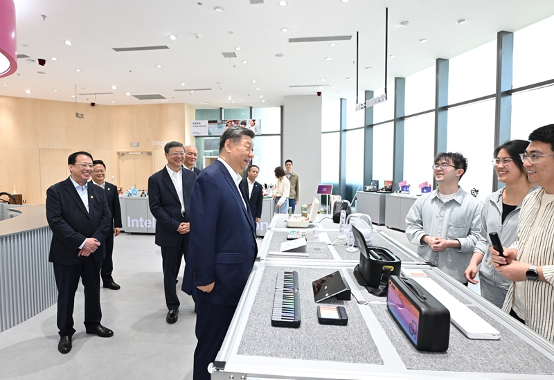 习近平在上海考察时强调
加快建成具有全球影响力的科技创新高地
蔡奇陪同考察「相关图片」