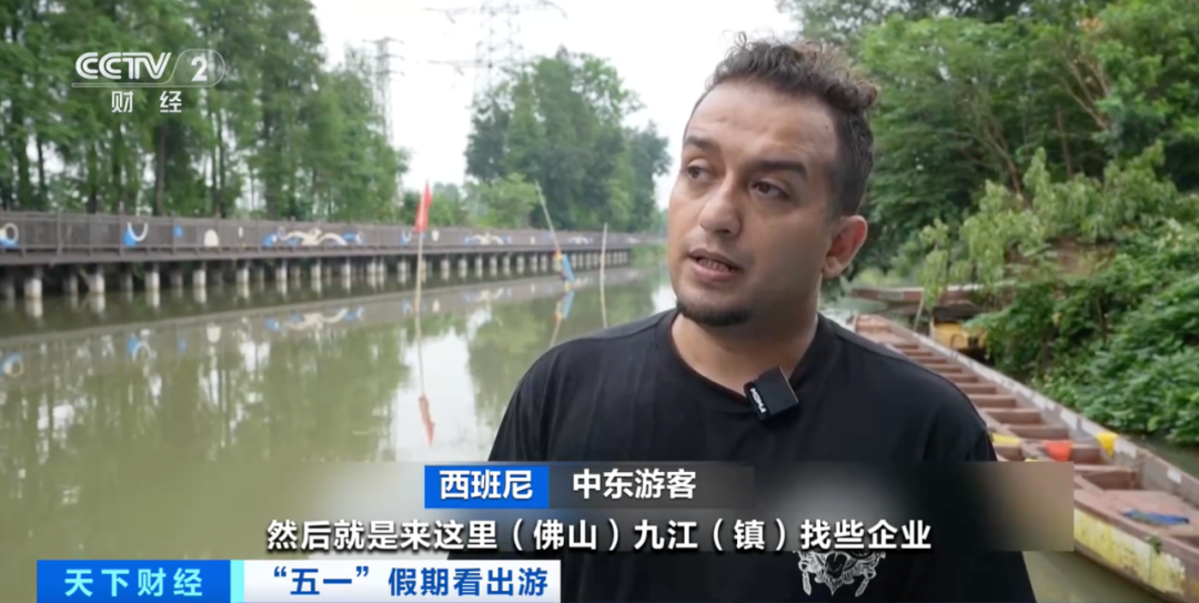 旅游+购物 外国人提着行李箱来“扫货”「相关图片」
