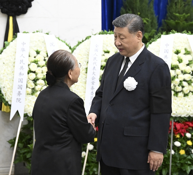 熱地同志遺體在京火化 習(xí)近平等到八寶山革命公墓送別「相關(guān)圖片」
