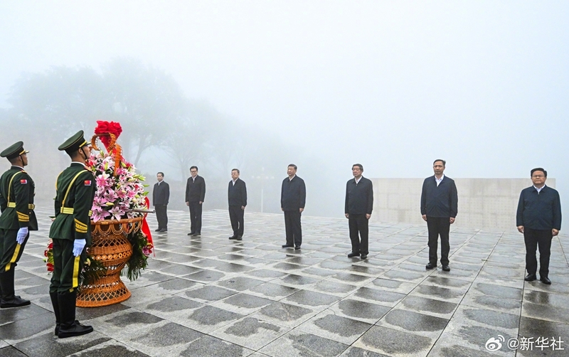 习近平在山西阳泉市向抗战烈士敬献花篮并参观百团大战纪念馆「相关图片」