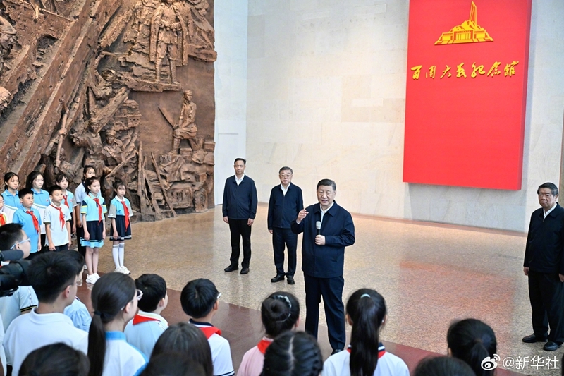 习近平在山西阳泉市向抗战烈士敬献花篮并参观百团大战纪念馆「相关图片」