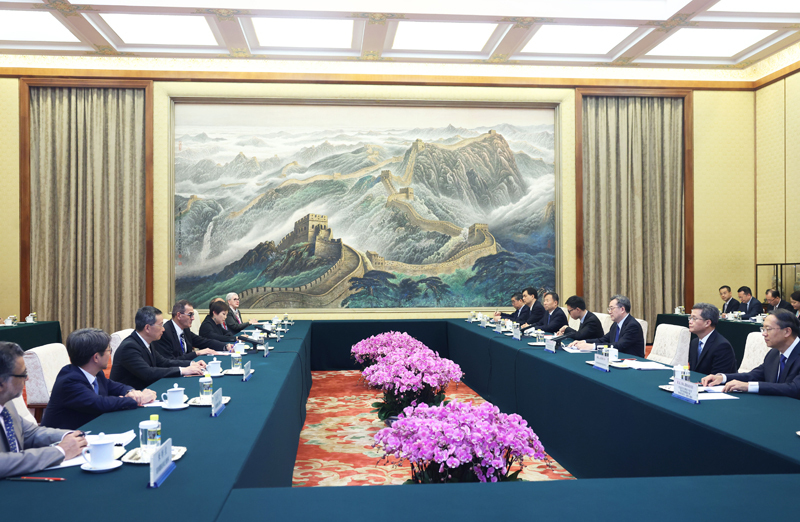 丁薛祥会见亚洲开发银行执行董事访问团「相关图片」
