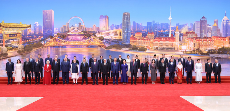 习近平和彭丽媛为出席2025年上海合作组织峰会的国际贵宾举行欢迎宴会「相关图片」