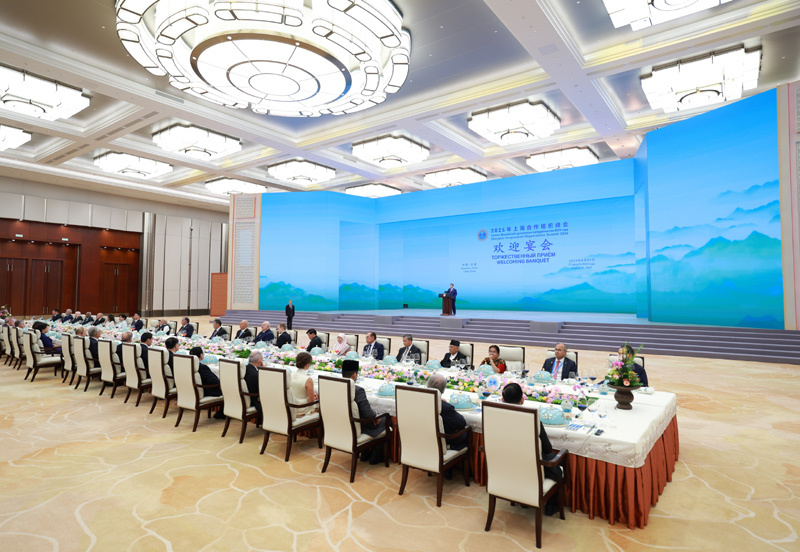 习近平和彭丽媛为出席2025年上海合作组织峰会的国际贵宾举行欢迎宴会「相关图片」