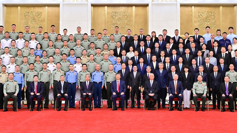 中国人民抗日战争暨世界反法西斯战争胜利80周年纪念活动总结会议在京举行
习近平亲切接见纪念活动筹办工作各方面代表「相关图片」