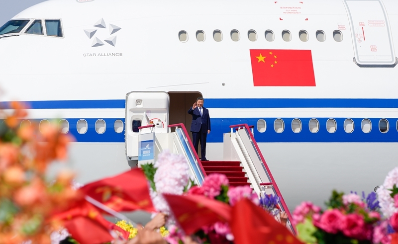 习近平率中央代表团抵达乌鲁木齐出席新疆维吾尔自治区成立70周年庆祝活动
王沪宁蔡奇同机抵达「相关图片」