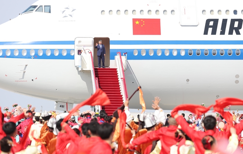 习近平率中央代表团抵达乌鲁木齐出席新疆维吾尔自治区成立70周年庆祝活动
王沪宁蔡奇同机抵达「相关图片」