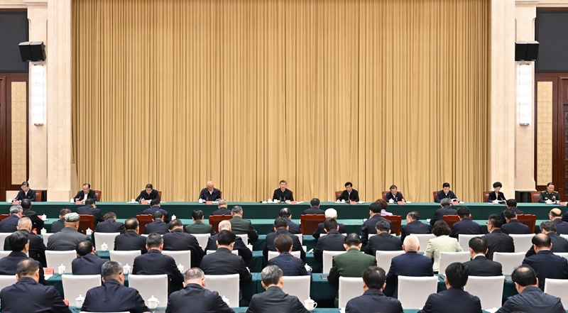 习近平在听取新疆维吾尔自治区党委和政府工作汇报时强调：完整准确全面贯彻新时代党的治疆方略 努力建设团结和谐、繁荣富裕、文明进步、安居乐业、生态良好的社会主义现代化新疆「相关图片」