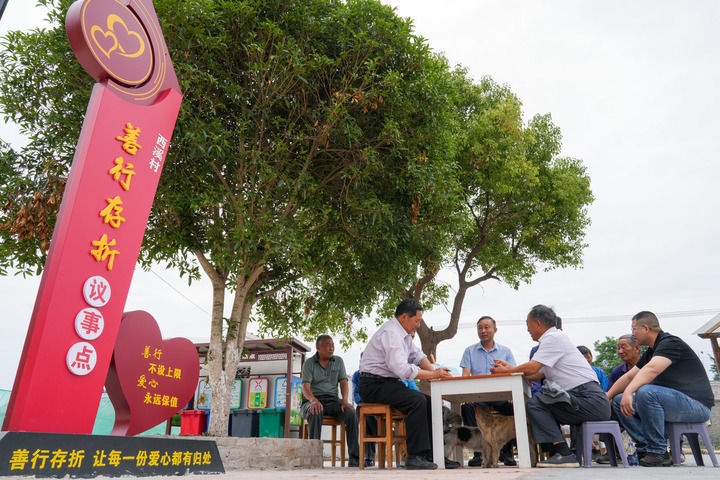 神州大地清风劲
——2025年以习近平同志为核心的党中央贯彻执行中央八项规定、推进作风建设综述「相关图片」