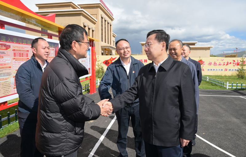 王晓晖在阿坝州调研时强调
牢牢把握高质量发展这个首要任务
奋力谱写民族地区现代化建设新篇章「相关图片」