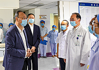 尹力代表省委省政府看望护理工作者代表 向全省广大护理工作者致以节日祝贺和诚挚慰问