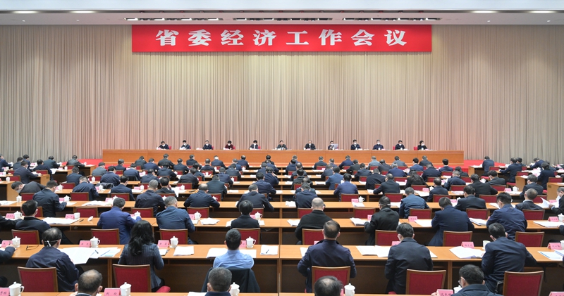 省委经济工作会议在成都举行
王晓晖黄强讲话 田向利出席「相关图片」