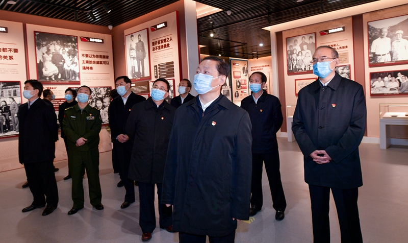 彭清华在天府家风馆调研参观时强调
抓好党员和领导干部家风建设
切实筑牢反腐倡廉的家庭防线
黄强一同调研参观「相关图片」