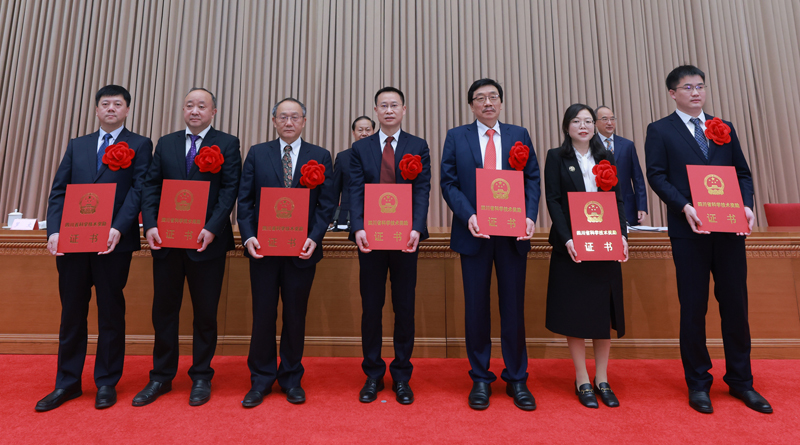 四川省科学技术奖励大会举行 彭清华黄强为获奖代表颁奖「相关图片」