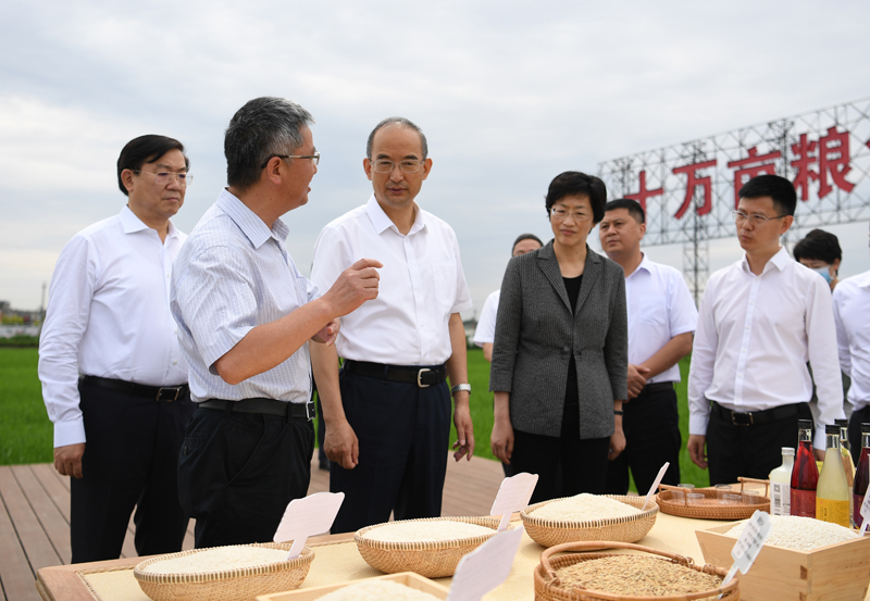 黄强在成都调研并主持召开座谈会时强调 坚决贯彻习近平总书记来川视察重要指示精神 充分发挥压舱石稳定器作用全力以赴推动高质量发展「相关图片」