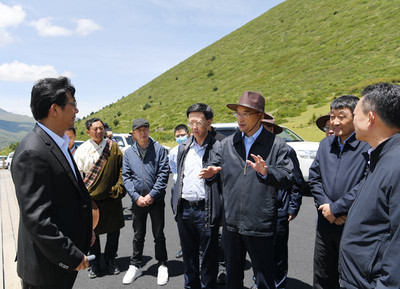 黄强在甘孜州调研时强调坚定不移坚持生态优先保护第一推动民族地区高质量发展不断取得新成效「相关图片」