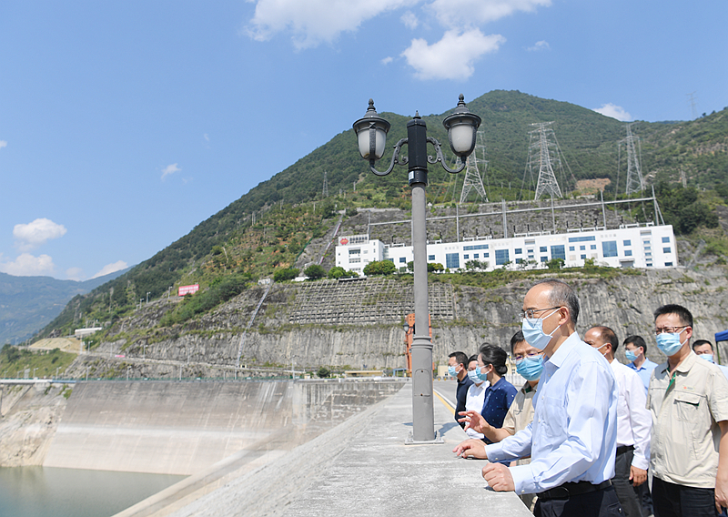 黄强在雅安市乐山市检查震后水电站运行安全并调研电力保供工作时强调
加强安全隐患排查整治抓好蓄水保供工作
加快构建安全稳定电力系统切实提升抗风险能力「相关图片」