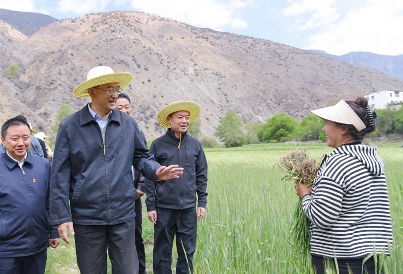 黃強在甘孜州開展專題調(diào)研時強調(diào) 堅定不移推動民族地區(qū)文旅產(chǎn)業(yè)高質(zhì)量發(fā)展(圖4)