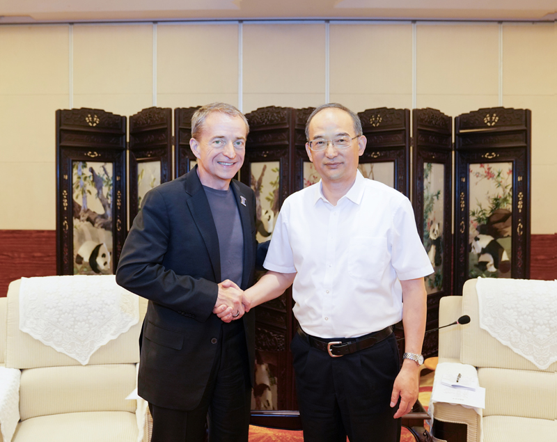 黄强会见英特尔公司首席执行官帕特·基辛格「相关图片」