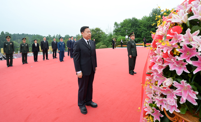 我省隆重举行向人民英雄敬献花篮仪式
王晓晖汪海江黄强施小琳姜平等出席「相关图片」