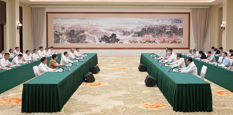 北京市黨政代表團(tuán)來(lái)川考察
聚焦國(guó)家區(qū)域重大戰(zhàn)略一道努力
推動(dòng)新時(shí)代川京交流合作取得更多務(wù)實(shí)成果
尹力王曉暉講話 殷勇黃強(qiáng)介紹情況 施小琳出席「相關(guān)圖片」