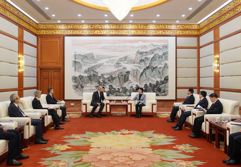 施小琳會(huì)見(jiàn)西門子公司總裁兼首席執(zhí)行官博樂(lè)仁「相關(guān)圖片」