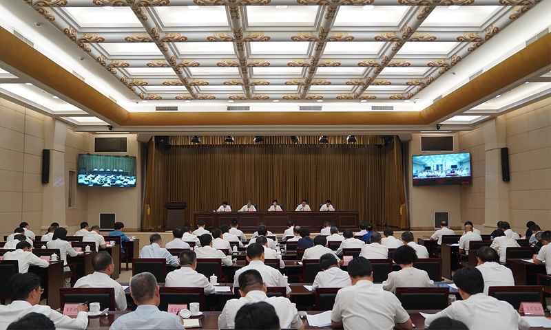 施小琳在省安委會(huì)2024年第三次全體成員會(huì)議暨全省安全生產(chǎn)、森林草原防滅火工作視頻會(huì)議上強(qiáng)調(diào)
壓實(shí)責(zé)任 工作前移 力量前置 群防群治
為推動(dòng)高質(zhì)量發(fā)展?fàn)I造安全穩(wěn)定環(huán)境「相關(guān)圖片」
