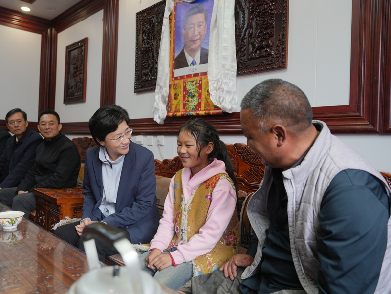 施小琳在甘孜调研时强调
加强生态保护 做强特色产业 提升治理水平
持续保障改善民生 推动民族地区高质量发展「相关图片」