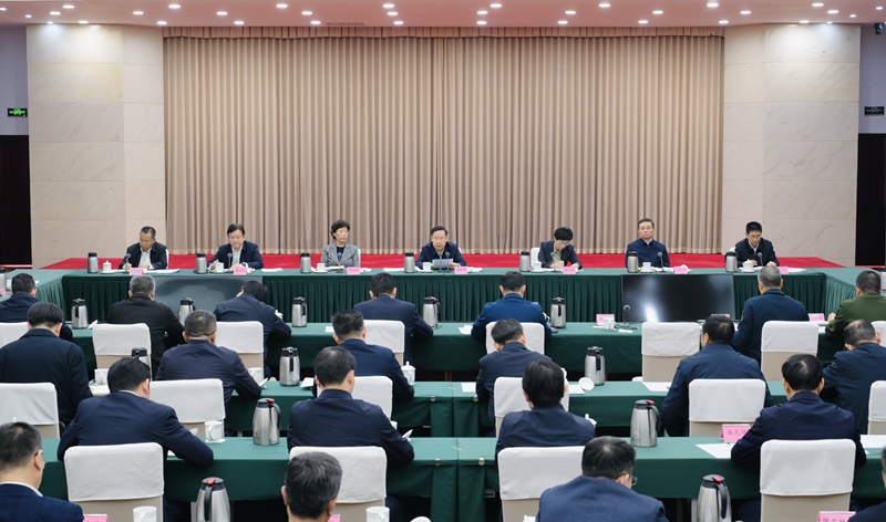 王晓晖主持召开2025年省委议军会议和省委理论学习中心组专题学习（扩大）会强调&ensp;
持续推进我省国防动员和后备力量建设&ensp;
努力开创国防建设和经济社会协调发展新局面&ensp;
施小琳田向利出席「相关图片」