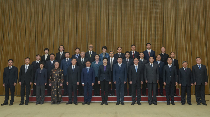 省政府参事和文史研究馆馆员聘任仪式举行
施小琳颁发聘书并讲话「相关图片」