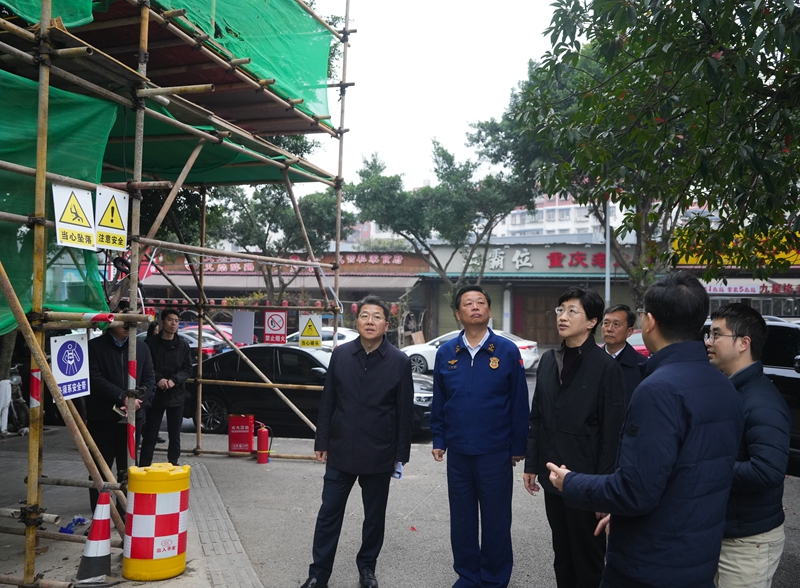 施小琳在成都眉山检查安全生产和消防安全工作时强调
强化“一失万无”的责任意识落实落细防治措施
坚决防范遏制重特大事故发生切实保障群众生命财产安全「相关图片」