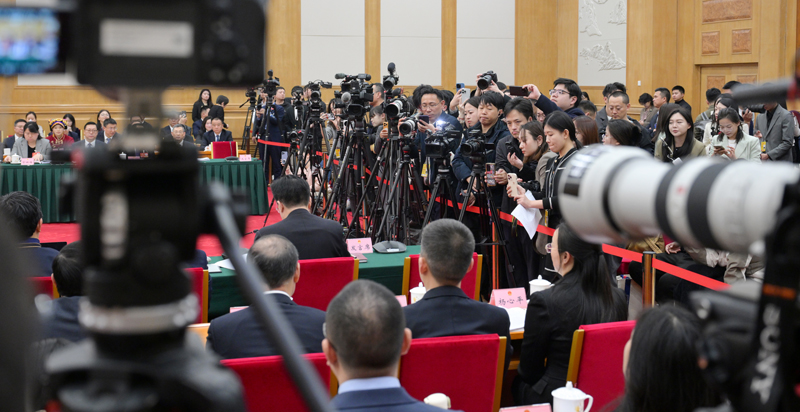 四川代表团举行开放团组活动王晓晖施小琳等回答记者提问「相关图片」