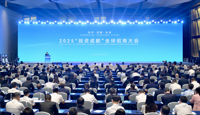 2025“投资成都”全球招商大会主活动举行
王晓晖施小琳出席「相关图片」