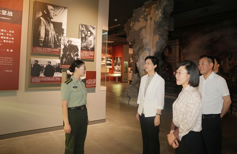 施小琳在南充巴中調(diào)研時(shí)強(qiáng)調(diào)
保持定力鼓足干勁攻堅(jiān)克難
推動(dòng)經(jīng)濟(jì)持續(xù)向好動(dòng)能加快匯聚民生不斷改善「相關(guān)圖片」