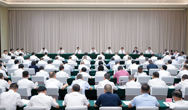 王晓晖主持召开省委专题会议强调
振奋精神迎难而上挺膺担当勇挑大梁
进一步做强做优做大国有资本和国有企业
施小琳讲话「相关图片」