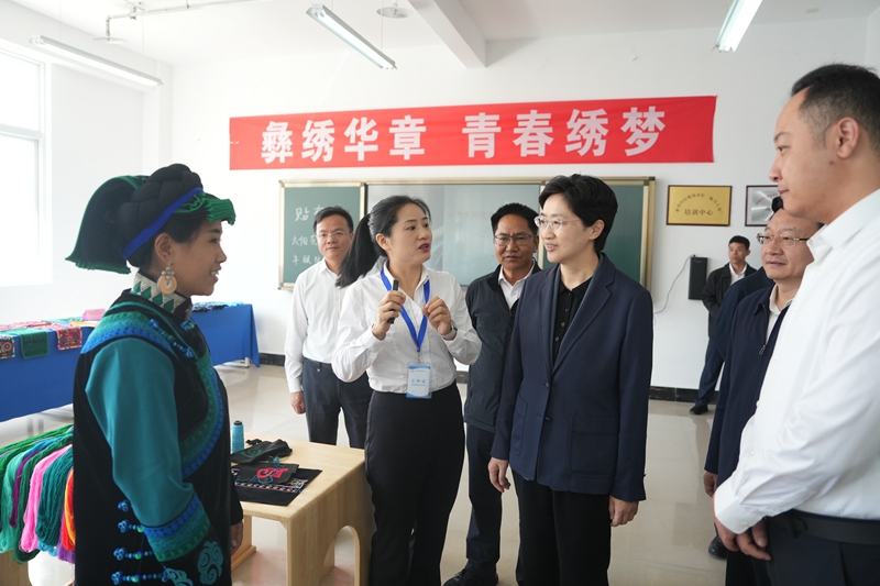 施小琳在凉山调研时强调?
深挖潜力优势做强特色产业激发消费潜能?
持续增强高质量发展动力活力更好增进民生福祉「相关图片」