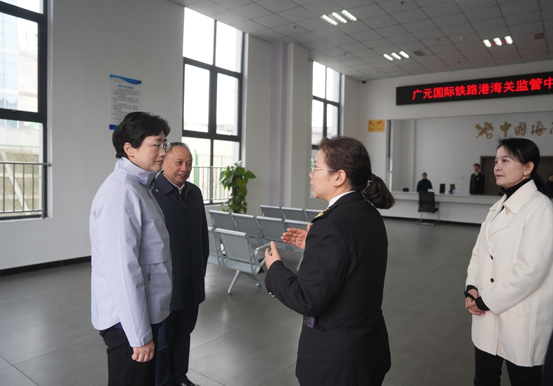 ʩС���ڹ�Ԫ����ʱǿ�� 
������������������������չλ���ܼ� 
��ʵ��׼������ʵ�֡�ʮ���塱���ÿ��֡����ͼƬ��