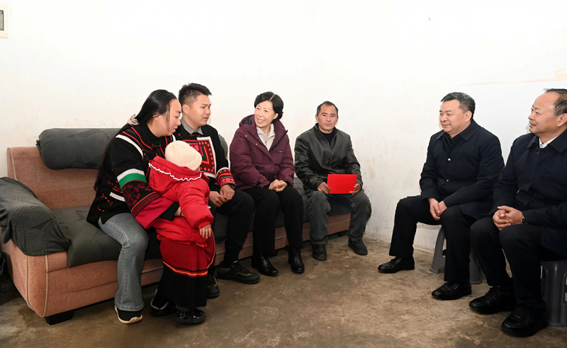 王晓晖施小琳田向利于立军等省领导率团开展春节走访慰问
向全省各族人民致以诚挚问候和新春祝福「相关图片」