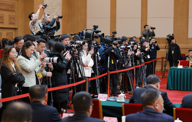 四川代表团举行开放团组活动
王晓晖施小琳等回答记者提问「相关图片」