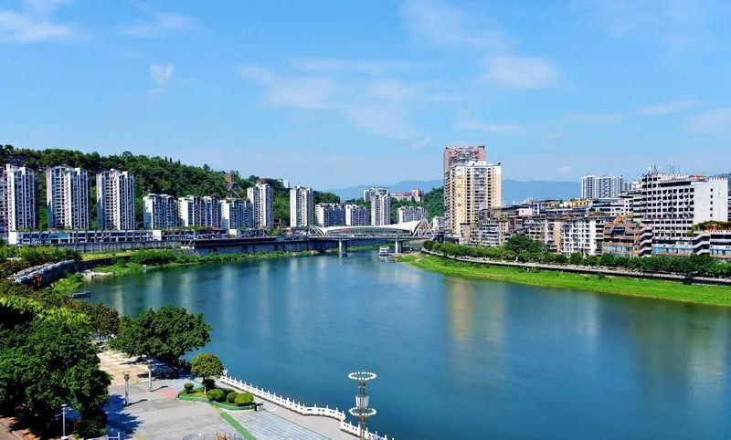 五年河长制水清景自美达州如今水清河畅两岸绿