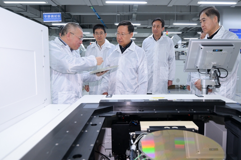 ���������ڽ��������е���ʱǿ�� 
�ƶ�����ʵ���������������н� 
ȷ����ʮ���塱���þ���ò������ͼƬ��